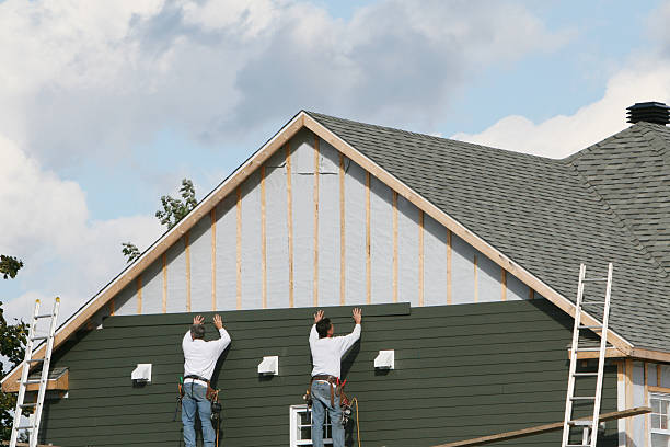 Professional Siding technician working in Beloit, OH
